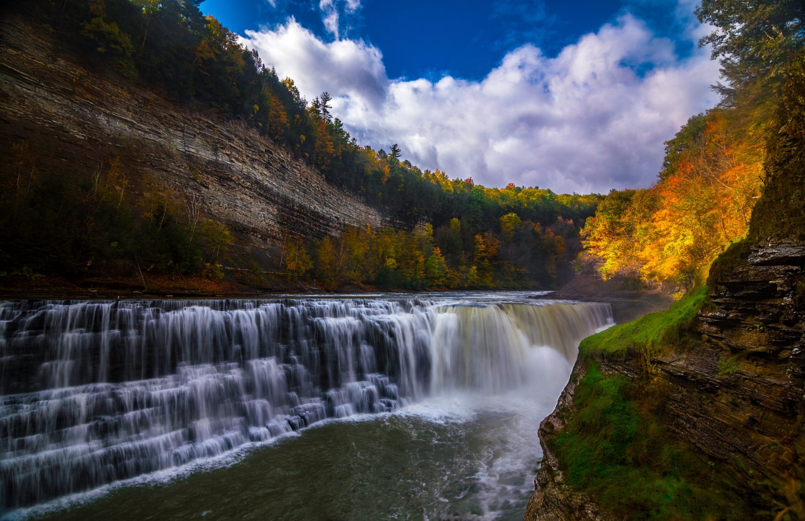lower,falls,in,letchworth,state,park,,ny